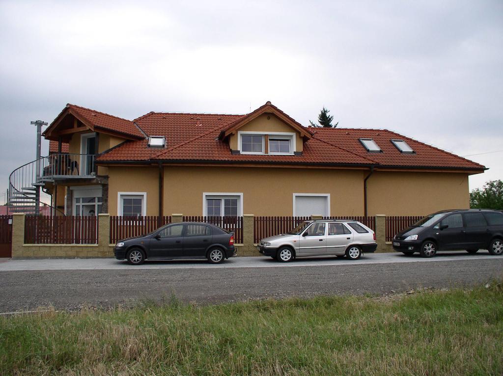 Penzion Rozkoš Průhonice Esterno foto